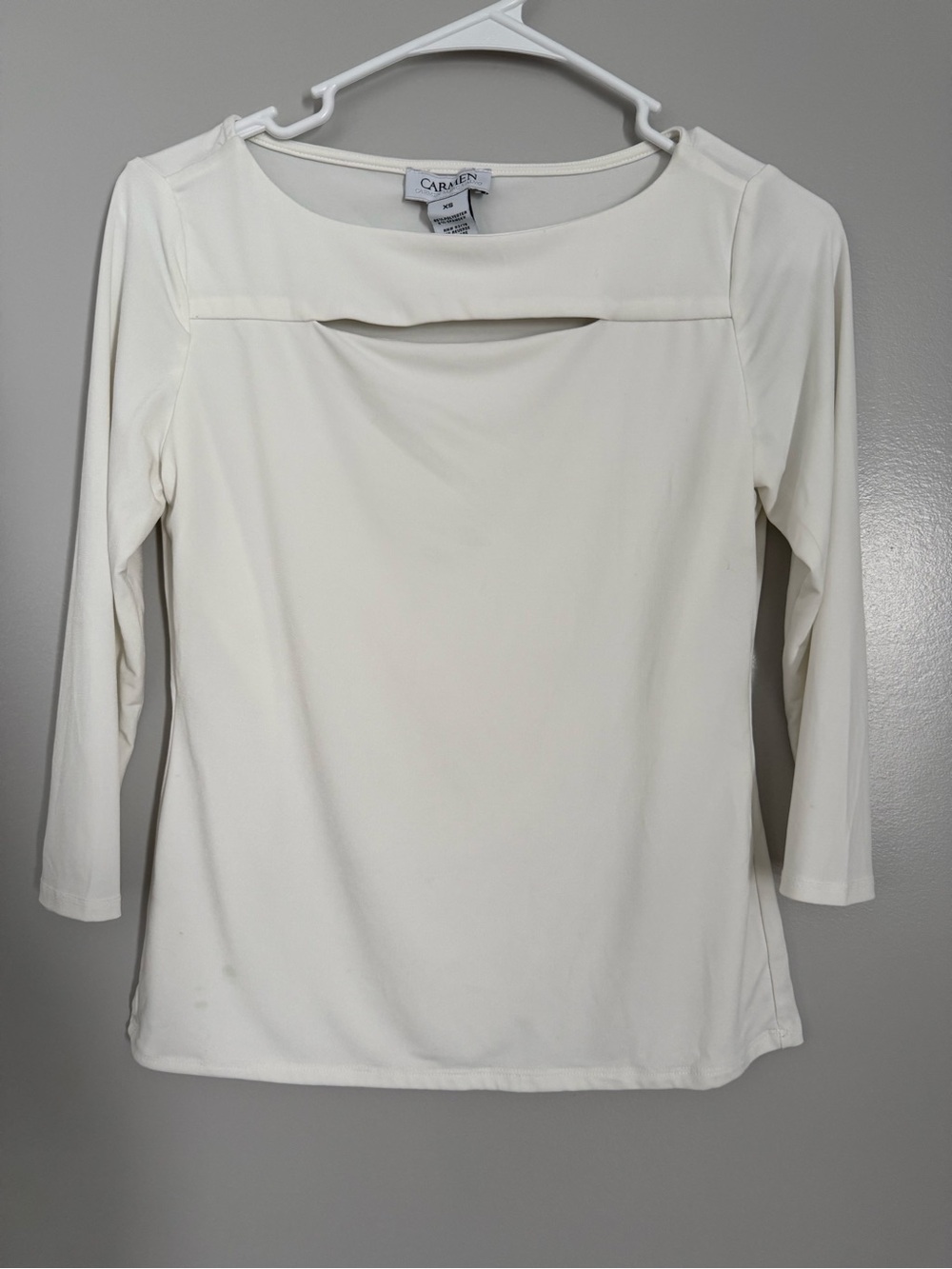Carmen Marc Valvo Cream Long-Sleeve Top with Front Keyhole